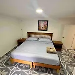 Cozy Apartment King Bed Ac Downtown